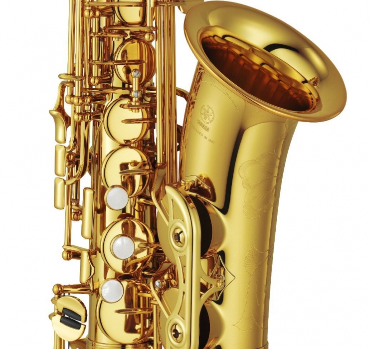 posición Haciendo seguramente Saxofon Alto Yamaha YAS-62 04 | Trino Music