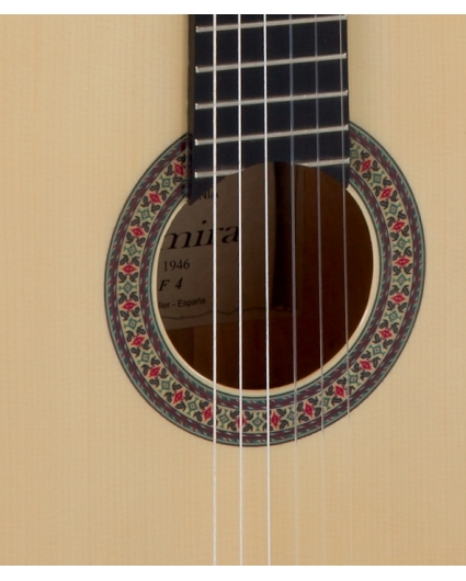 Guitarra Admira F4